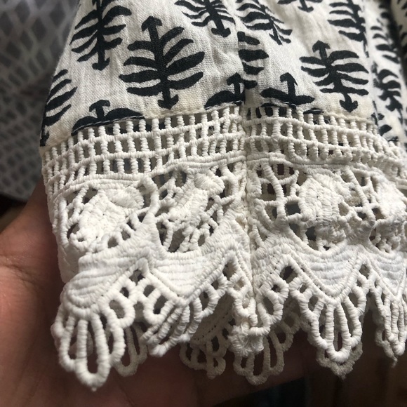 White/black dress - Picture 4 of 4